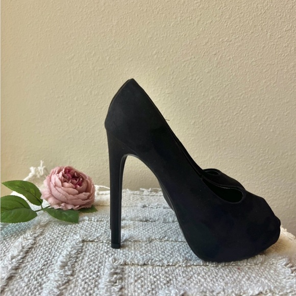 FOREVER 21 Faux Suede Peep Toe Stilettos Platform- Size 6 - Picture 2 of 7